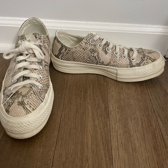 Ladies Python Sneakers. Size 8 - Picture 4 of 4